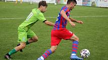 5. kolo FORTUNA ČFL, skupina A: FK Loko Vltavín (zelení) - Viktoria Plzeň B (červenomodří) 3:1 (2:1).