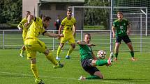 7. kolo FORTUNA ČFL, skupina A: FK ROBSTAV Přeštice (na snímku fotbalisté ve žlutých dresech) - FK Baník Sokolov 0:2.