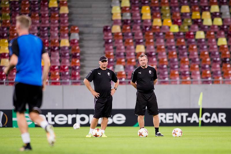 Hráči Viktorie Plzeň na stadionu Arena Nationala v Bukurešti. 