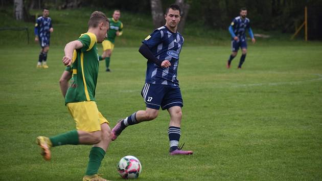 Krajský přebor (26. kolo): TJ START Tlumačov - TJ Slavoj Mýto (na snímku fotbalisté v modrých dresech) 1:3.