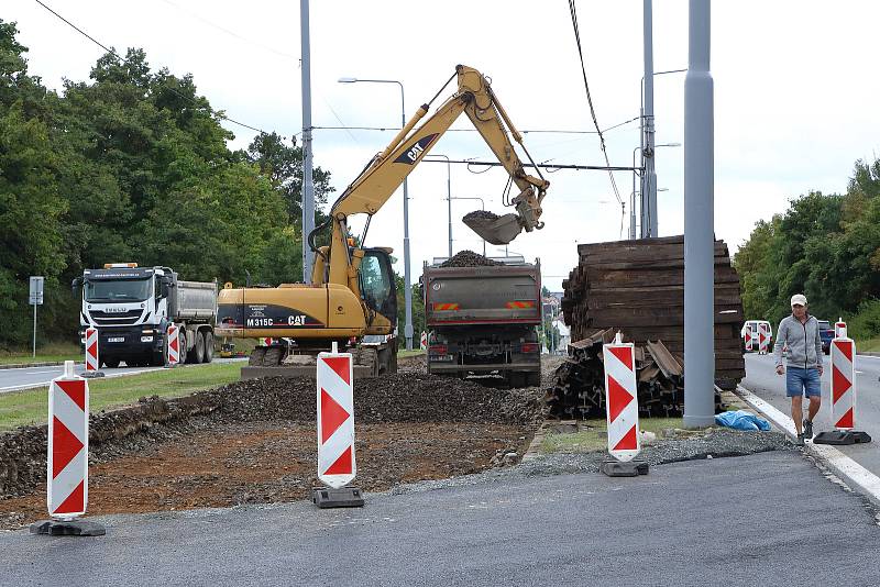 Rekonstrukce tramvajového kolejiště linky č. 1 v Plaské ulici v Plzni.