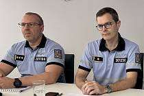 Plzeňský krajský policejní ředitel Petr Macháček (vpravo) a jeho náměstek Michal Krejbich.