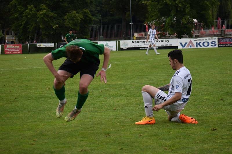 28. kolo I. A třídy: FC Rokycany B (zelení) - Slavoj Mýto B 5:2.