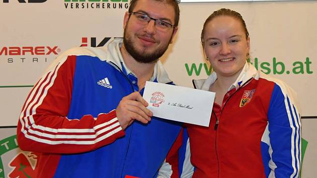 Sportovní střelci Dukly Plzeň Jindřich Dubový a Anna Dědová získali bronz v soutěži smíšených dvojic.
