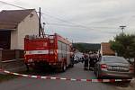 Vraždu 18leté dívky, která se stala v pondělí odpoledne v rodinném domě ve Zdemyslicích na Plzeňsku, vyšetřují krajští kriminalisté.