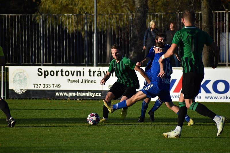12. kolo FORTUNA divize A: FC Rokycany (na snímku fotbalisté v zelenočerných dresech) - SK Otava Katovice 1:1.