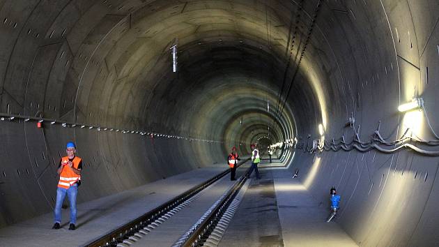 Stavba železničního tunelu mezi Plzní a Kyšicemi