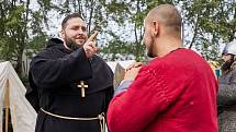 Templářský víkend – třídenní festival na loukách kolem sv. Jiří v plzeňské Doubravce nabídl divákům rekonstrukci bitvy o Akkon a mnoho ukázek šermu, výstroje, výzbroje a života rytířů na bojových taženích i z jiných období než z přelomu 13. a 14. století