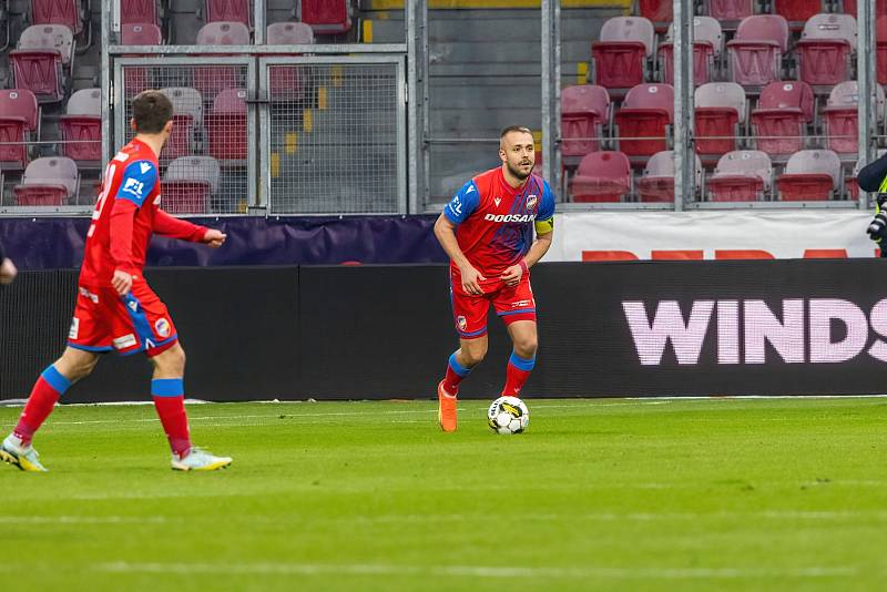 Fotbalisté Viktorie Plzeň podlehli na úvod ligového jara doma nečekaně Hradci Králové 1:2.