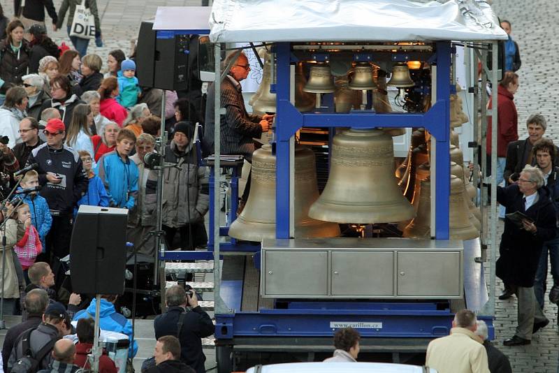 Plzeň přivítala první dva ze čtyř nových zvonů pro katedrálu