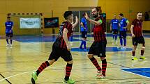 Interobal Plzeň - Chrudim (v modrém), 2. finále play-off 1. Futsal ligy, 6. května 2022.