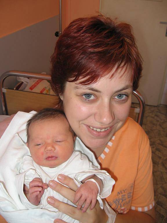 Jan Kubáň z Plzně byl u porodu své prvorozené dcery Terezky (2,90 kg/46 cm) a byl moc šťastný, že si jí mohl jako první pochovat. Terezku porodila Michaela Kubaňová 25. září pět minut po deváté hodině ranní v Mulačově nemocnici