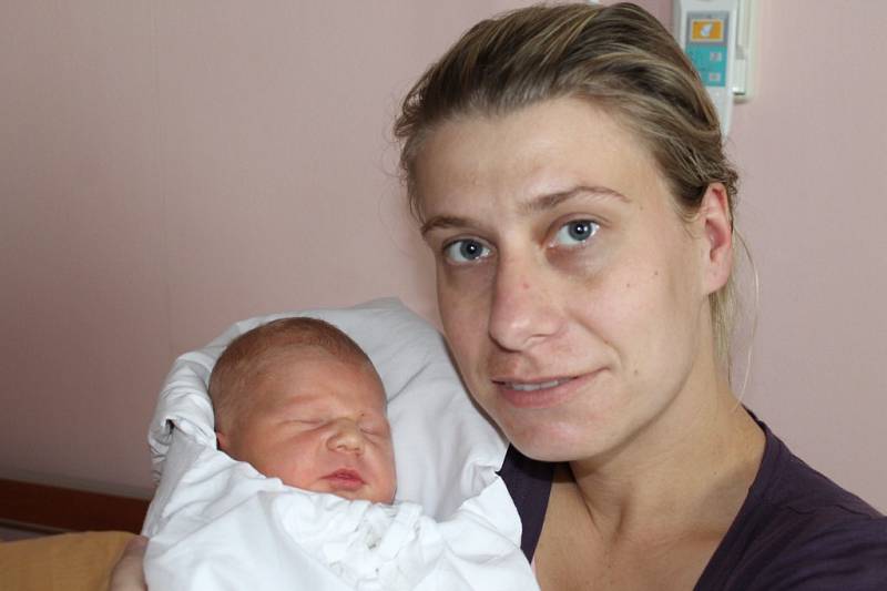 Svého provorozeného syna Antonína (3,76 kg, 49 cm) přivítali na světě maminka Anna Arnetová a tatínek Jan Štěpán s Plzně. Toníček se narodil 29. 9. v 11:15 ve FN v Plzni