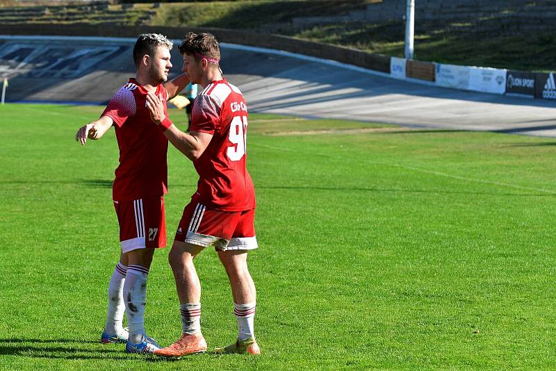 11. kolo divize: Petřín (červení) vs. Rokycany 4:0.