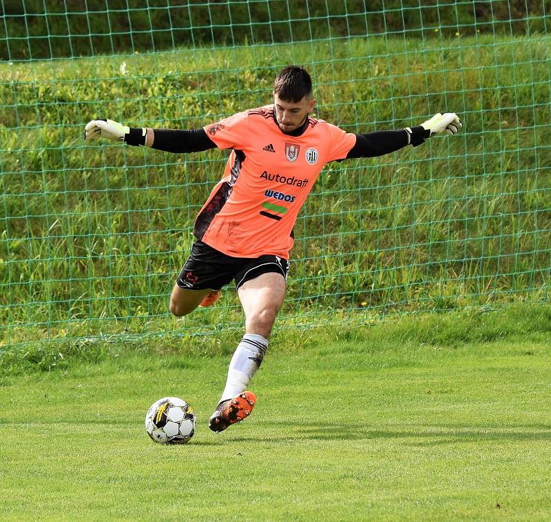 9. kolo FORTUNA ČFL, skupina A: SK Dynamo České Budějovice B - FC Viktoria Plzeň B (fotbalisté v červenomodrých dresech) 0:3 (0:1).