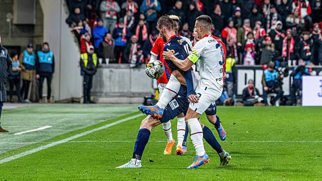 Fotbalisté Viktorie prokletí slávistického stadionu v Edenu neprolomili, v sobotu tam prohráli 1:2.