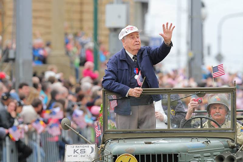 Nedělní přehlídkou Convoy of Liberty vyvrcholily Slavnosti svobody v Plzni. 