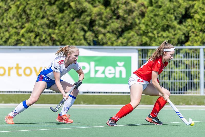 Česká reprezentace pozemních hokejistek porazila v Plzni-Liticích celek Švýcarska 3:1, vedoucí branku dala domácí Lucie Duchková.