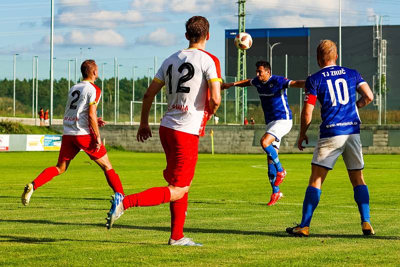 Fotbalisté SK Slavia Vejprnice (na archivním snímkuhráči v červeno-bílých dresech) porazili v 7. kole krajského přeboru soupeře z Baníku Stříbro 4:2.