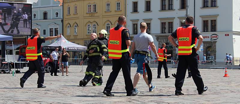 VII. ročník hasičské soutěže o Pohár ředitele HZS Plzeňského kraje v disciplínách TFA - nejtvrdší hasič přežije v Plzni na náměstí Republiky.