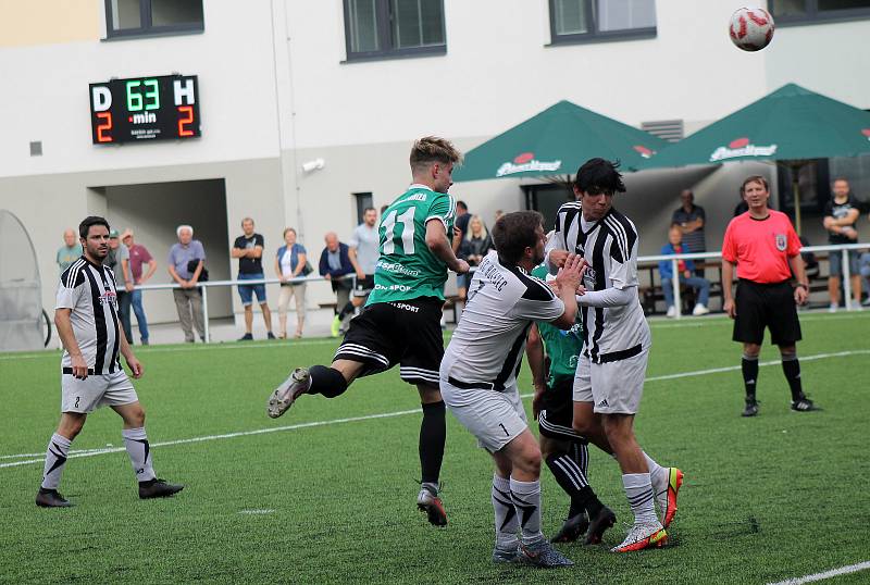 STŘELEC V AKCI. Ukrajinský fotbalista Leonid Gavrylovskyy hostuje z plzeňského Petřína v Horní Bříze, na snímku z utkání v Bolevci, kde pomohl hattrickem k obratu z 0:2 na 5:2. Foto: Martin Mangl