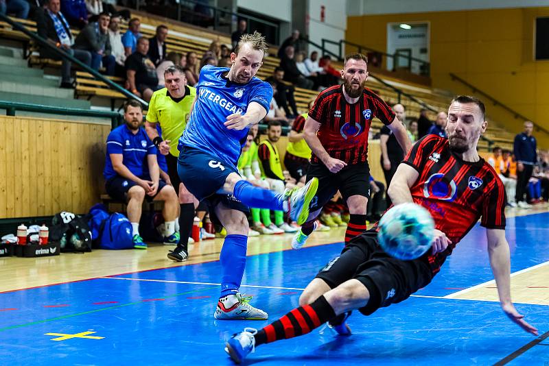 Interobal Plzeň - Chrudim (v modrém), 2. finále play-off 1. Futsal ligy, 6. května 2022.