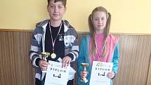 Krajští přeborníci - kategorie do 14 let zleva: Petr Flajšman (H14), Michaela Marešová (D14).