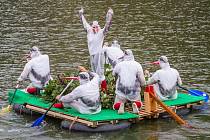 Plavba netradičních plavidel po řece Radbuze se splutím jezu U Mráčku