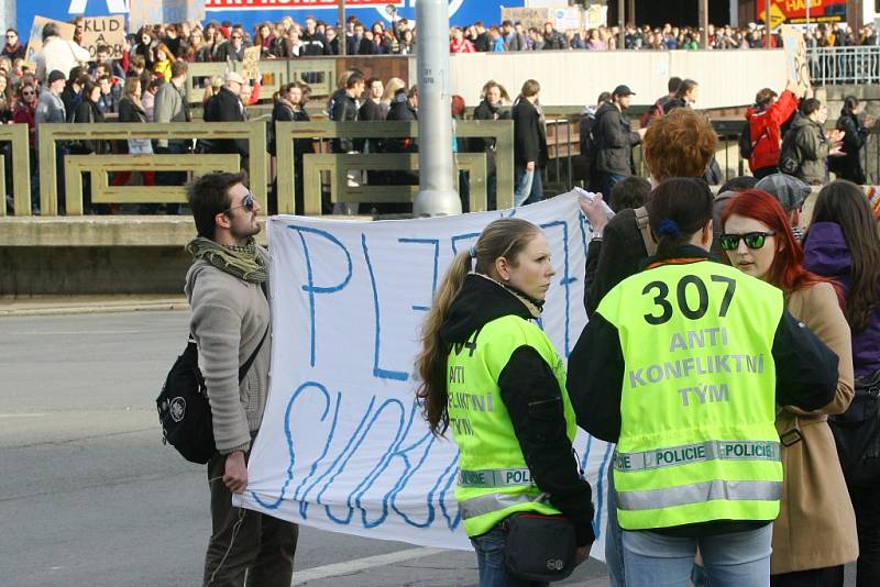 Protestní pochod studentů proti reformám vysokých škol