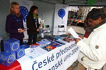 Vědomosti o Evropské unii si včera Plzeňané mohli prověřit v anketě plzeňského Eurocentra