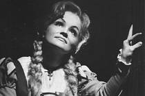Karolina Hromádková jako Gounodova Markéta roku 1979. Její poslední rolí v Divadle J. K. Tyla byla Terinka ve Dvořákově opeře Jakobín, kterou se také v roce 1996 s plzeňskou scénou rozloučila