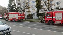 Zásah hasičů a policie v Těšínské ulici v Plzni