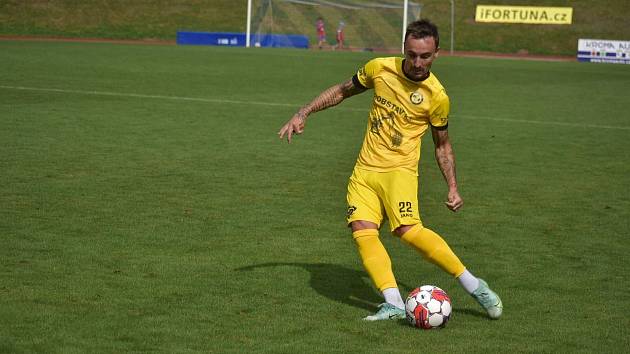 Zkušený fotbalista Martin Zeman zpečetil dvěma góly vítězství fotbalistů FK Robstav nad Loko Vltavín (5:0).