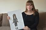 Sedmnáctiletá Natálka z Plzně ukazuje svoje obrázky a také ruce, které si pořezala při sebevražedných pokusech.