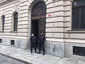 Policie evakuovala budovu Krajského soudu Plzeň kvůli hlášení o bombě.