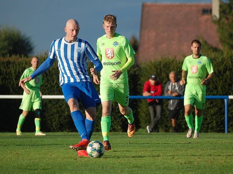 6. kolo krajského přeboru mužů: FK Okula Nýrsko - FK Tachov (na snímku hráči ve světle zelených dresech) 2:3 (0:3).