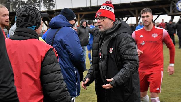 FORTUNA divize A (16. kolo): SK Otava Katovice - SK Petřín Plzeň (na snímku fotbalisté v červených dresech) 1:1.