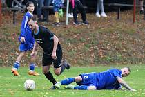 I. B třída, skupina A, 9. kolo: Krchleby - Sokol Merklín (na snímku fotbalisté v černých dresech) 1:3.