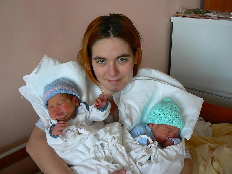 7. března se ve FN v Plzni narodila dvojčátka, dva kluci. Karel (3,19 kg, 48 cm) přišel na svět ve 21.37 hod., David (2,98 kg, 48 cm) je o jednu minutu mladší. Rodiče Eva Bažantová  a Karel Tofl mají velkou radost