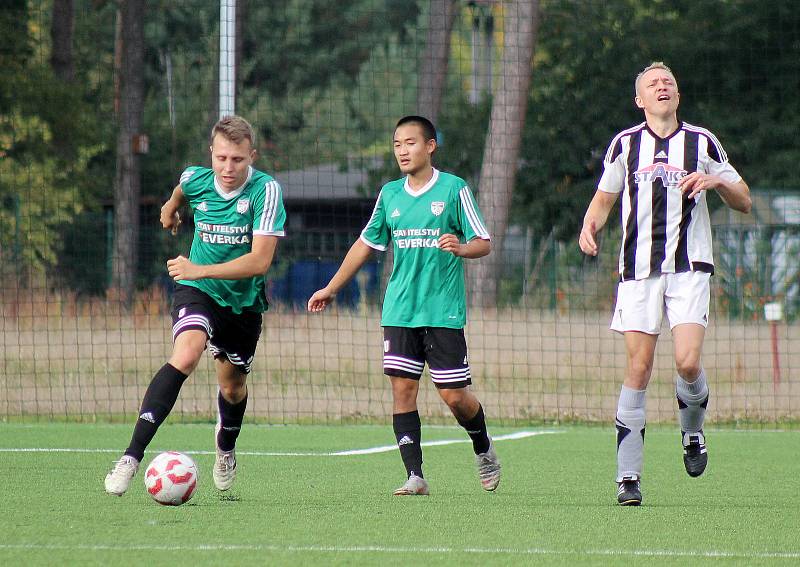 Fotbalisté SK Horní Bříza (zelení), kteří budou hrát od nové sezony FORTUNA divizní skupinu A, nestačili v letní přípravě na Tachov, jemuž na jeho půdě podlehli 0:1.