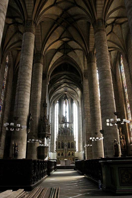 Katedrálu sv Bartoloměje převzali restaurátoři a specialisté na rekonstrukce církevních objektů.