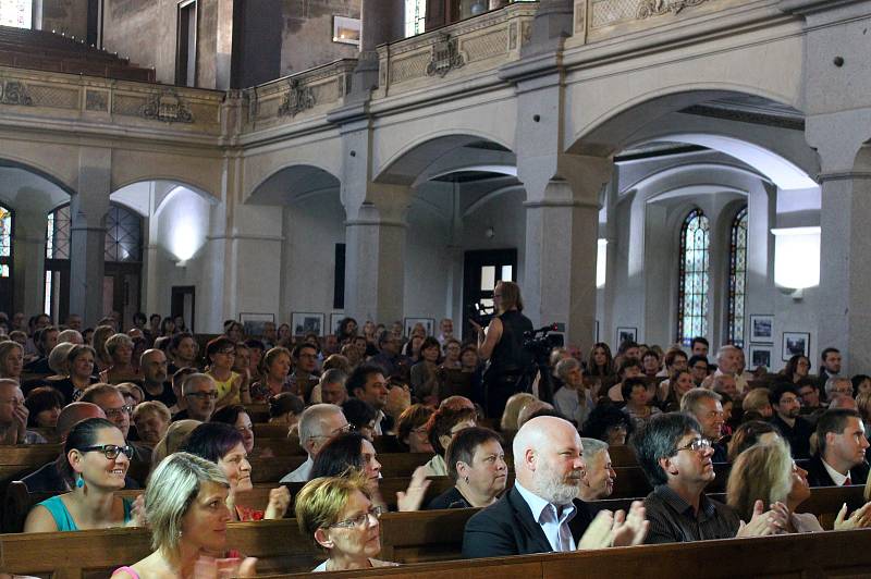 Zahajovací koncert festivalu Procházky uměním ve Velké synagoze v Plzni.