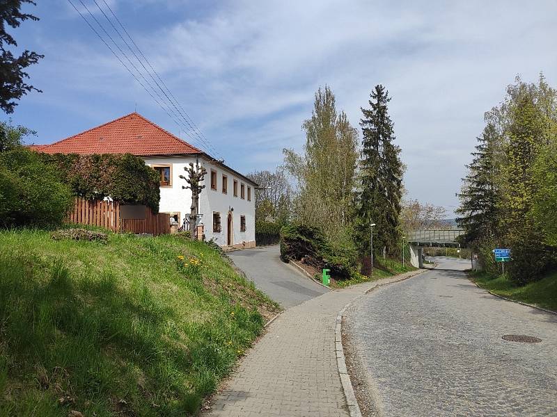 Dům ve Vochově, kde se po partnerských neshodách střílelo.
