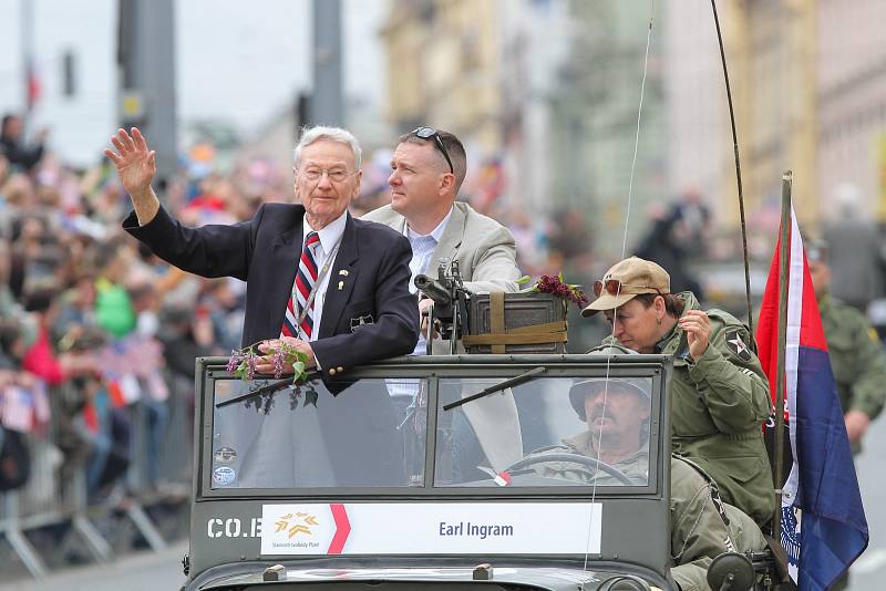 Nedělní přehlídkou Convoy of Liberty vyvrcholily Slavnosti svobody v Plzni. 