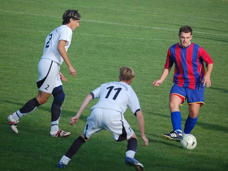 Rozvadovští fotbalisté si v 1. A třídě s chutí zastříleli, vysoká výhra 8:3 potěšila 