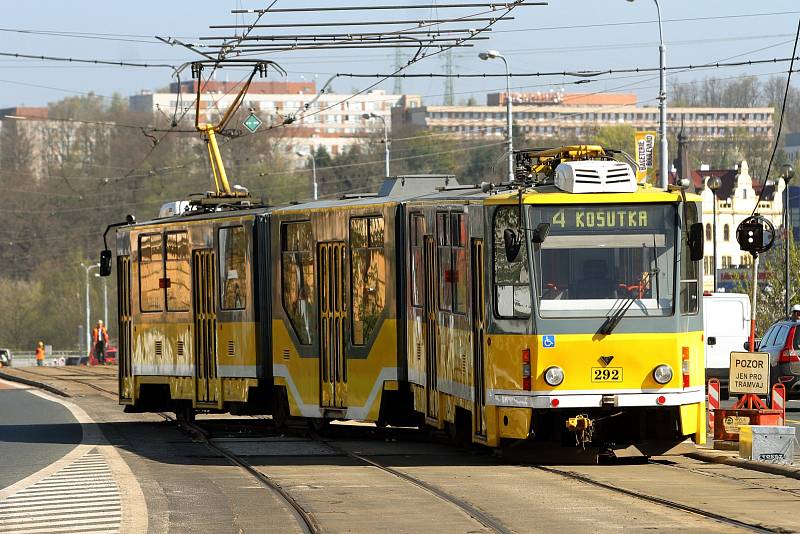 Rekonstrukcí tramvajové trati začala dvouletá rekonstrukce mostu generála Pattona v centru Plzně.