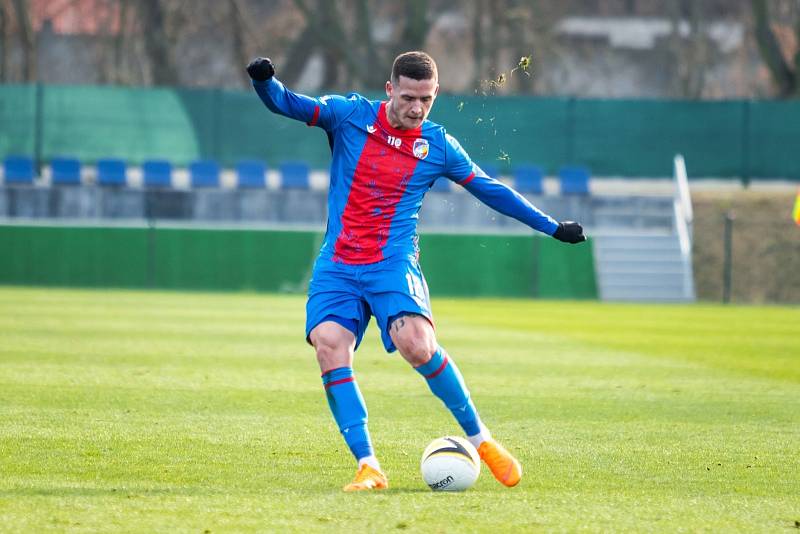 Zkušený fotbalista Roman Potočný bude na jaře oblékat dres plzeňské Viktorie.