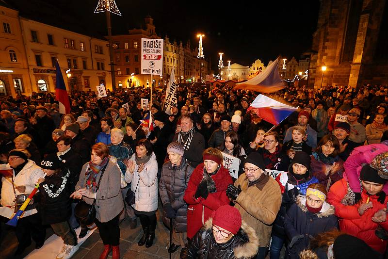 Shromáždění k výročí Sametové revoluce na náměstí Republiky v Plzni.