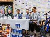 Prezident poháru Ondřej Paur (zcela vpravo) na tiskové konferenci před sezonou s Ondřejem Cinkem, Jaroslavem Rybou a Leošem Hrádkem z AC Heating.