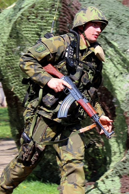 Cvičení vojáků v aktivní záloze v Plzni.